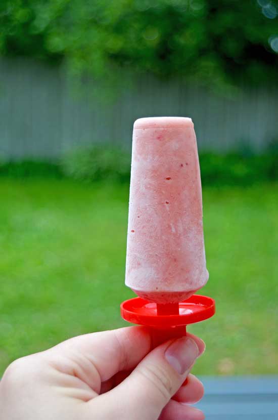 Strawberry-yogurt-popsicles